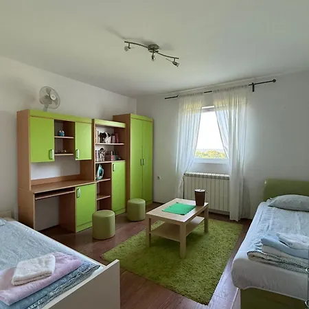 Apartman Kares House *