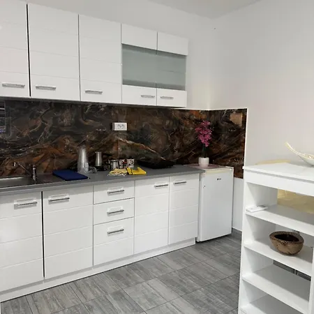 Apartman Kares House *